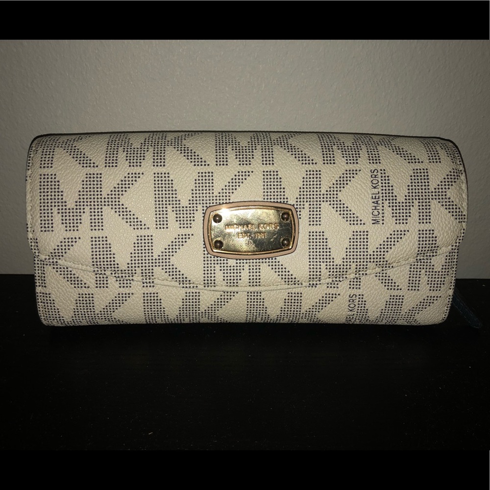 💫SUPER SALE!💫 Michael Kors NWOT Beautiful Wallet